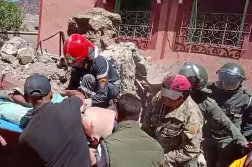 Terremoto en Marruecos: las víctimas fatales ascienden a más de 2000 mientras rescatistas buscan sobrevivientes