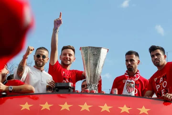 Papu Gómez rompió su contrato con el Sevilla:¿Dónde jugará?