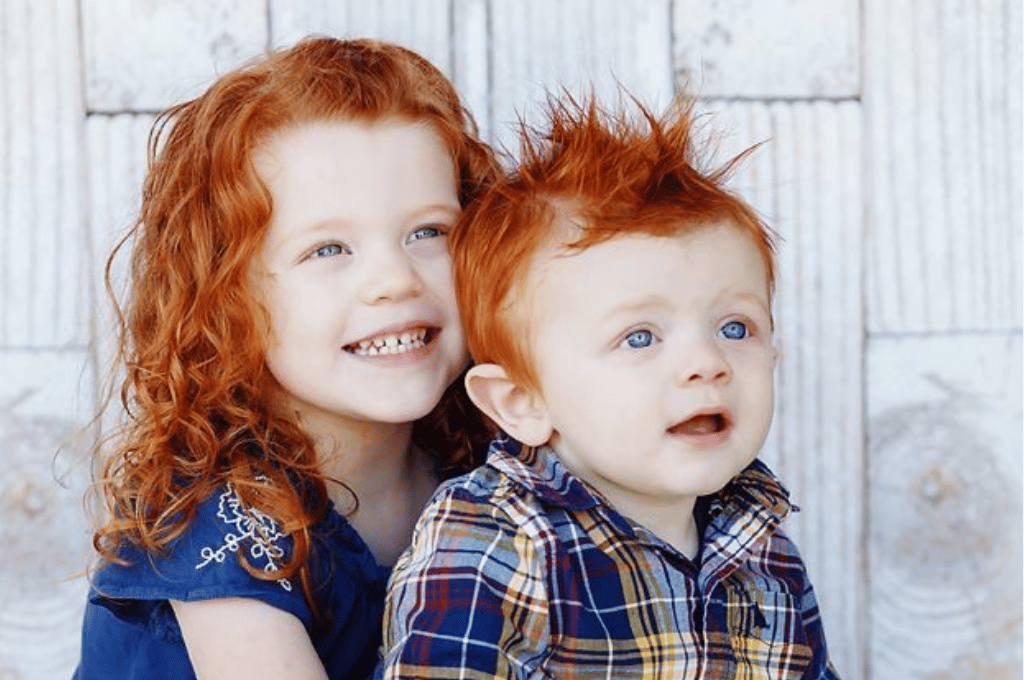 Los pelirrojos se caracterizan por poseer un cabello de color rojizo u anaranjado.