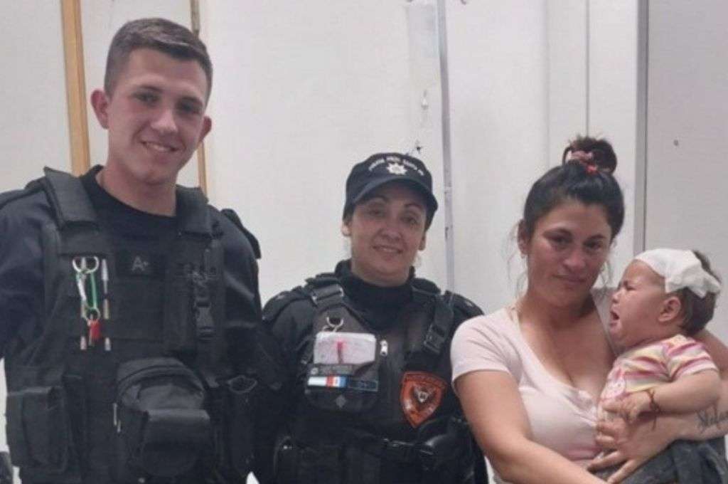 Rosario: se descompensó una beba y policías lograron auxiliarla