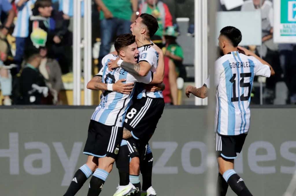 Argentina goleó a Bolivia 3 a 0 en la La Paz