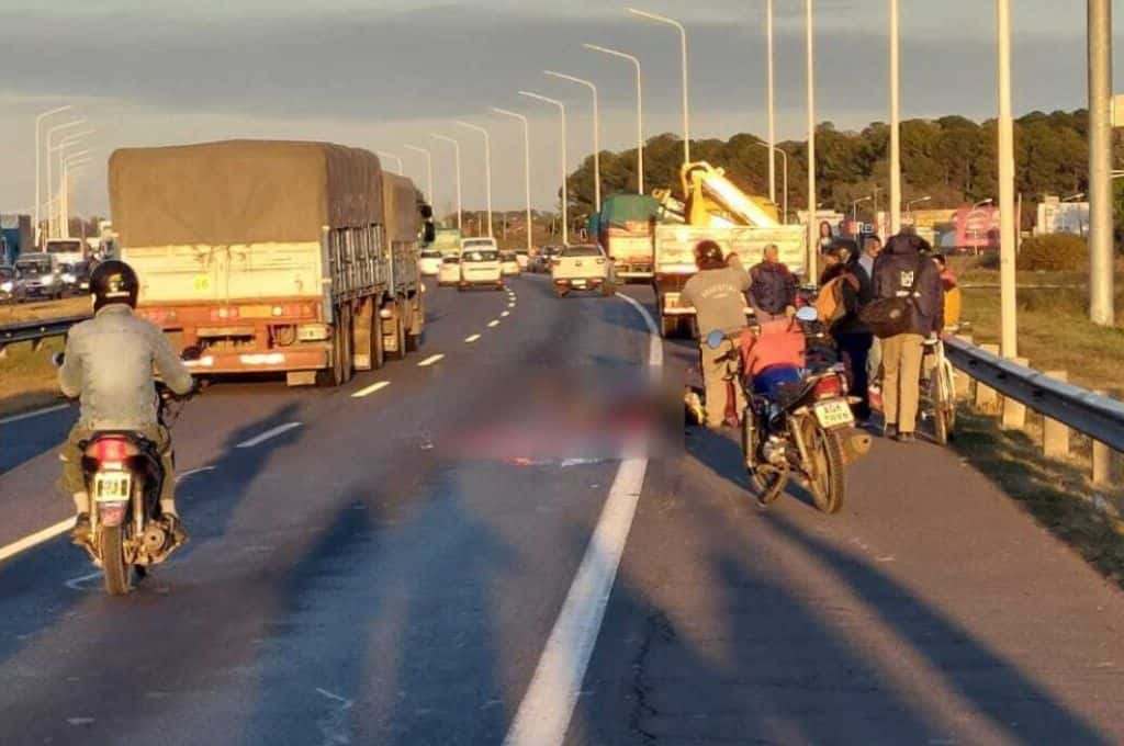 Identificaron al motociclista que murió aplastado por un camión en la autopista Santa Fe - Rosario