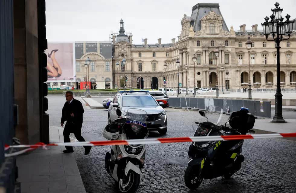 Por una amenaza de bomba, también fue evacuado el palacio de Versalles en Francia