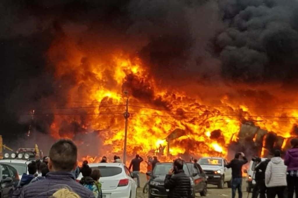 Voraz incendio en una fábrica de plásticos de Croacia