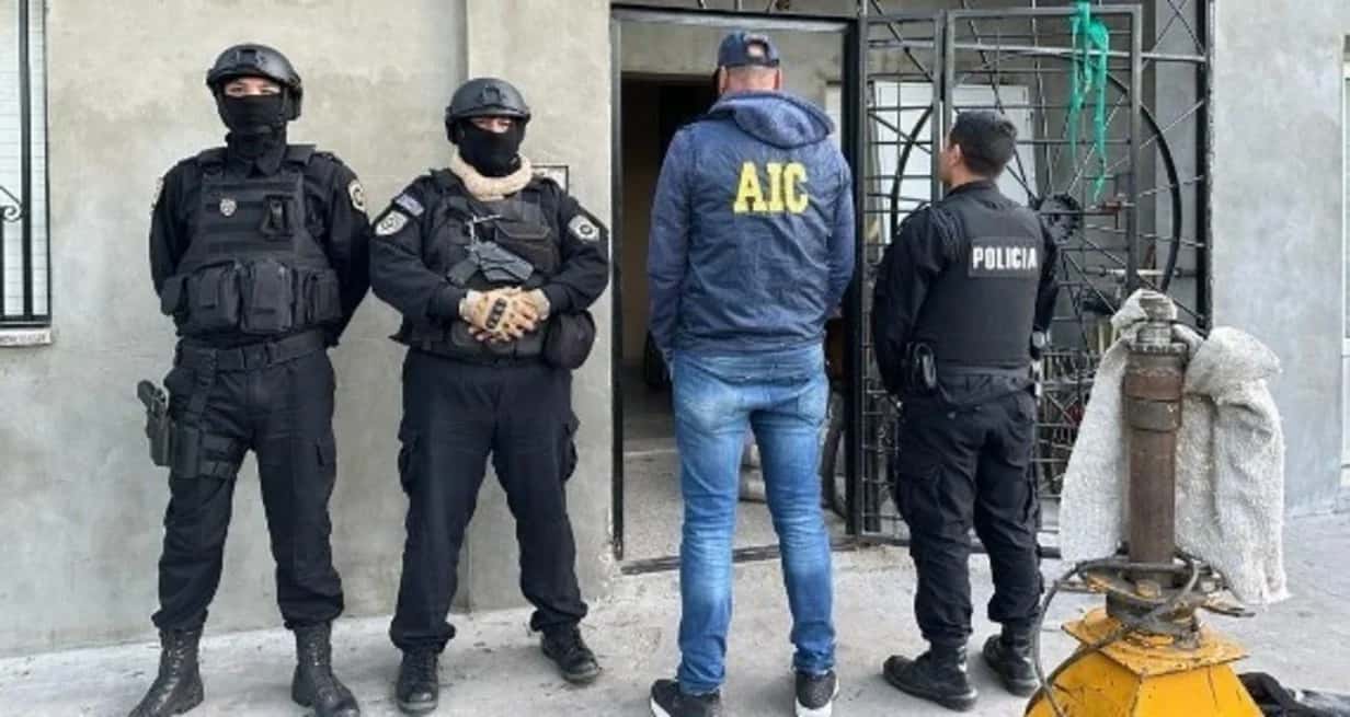 Dos detenidos en Chabás: se le secuestraron drogas, celulares y dos autos