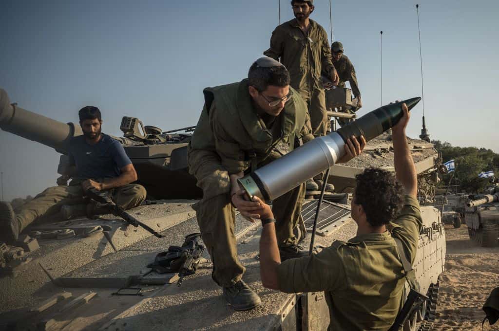Israel está listo para invadir Gaza por tierra, aire y mar