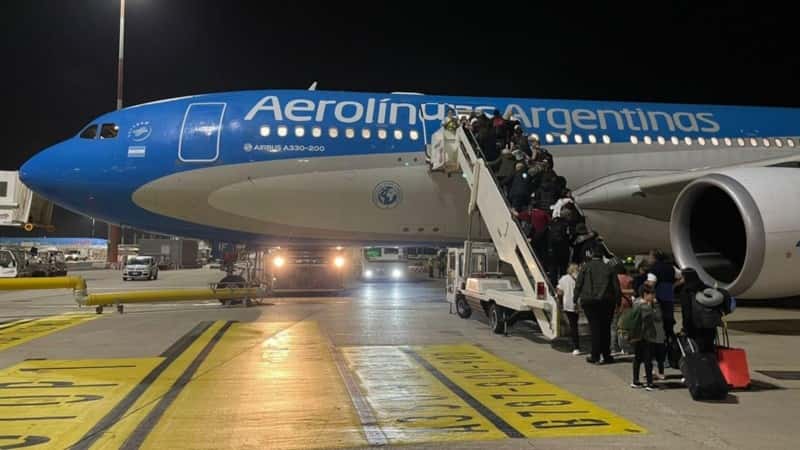 Ya partió de Roma rumbo a Ezeiza el primer grupo de argentinos evacuados de Israel
