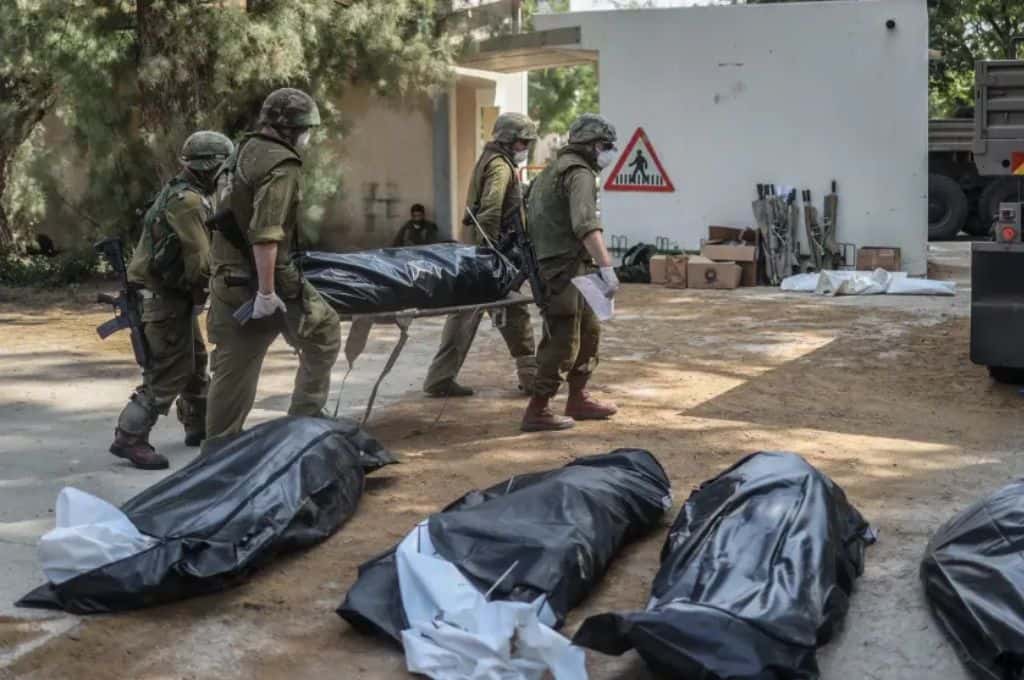 Horror en el kibutz Kfar Aza: hallan cientos de cadáveres y decenas de bebés asesinados, algunos de ellos decapitados