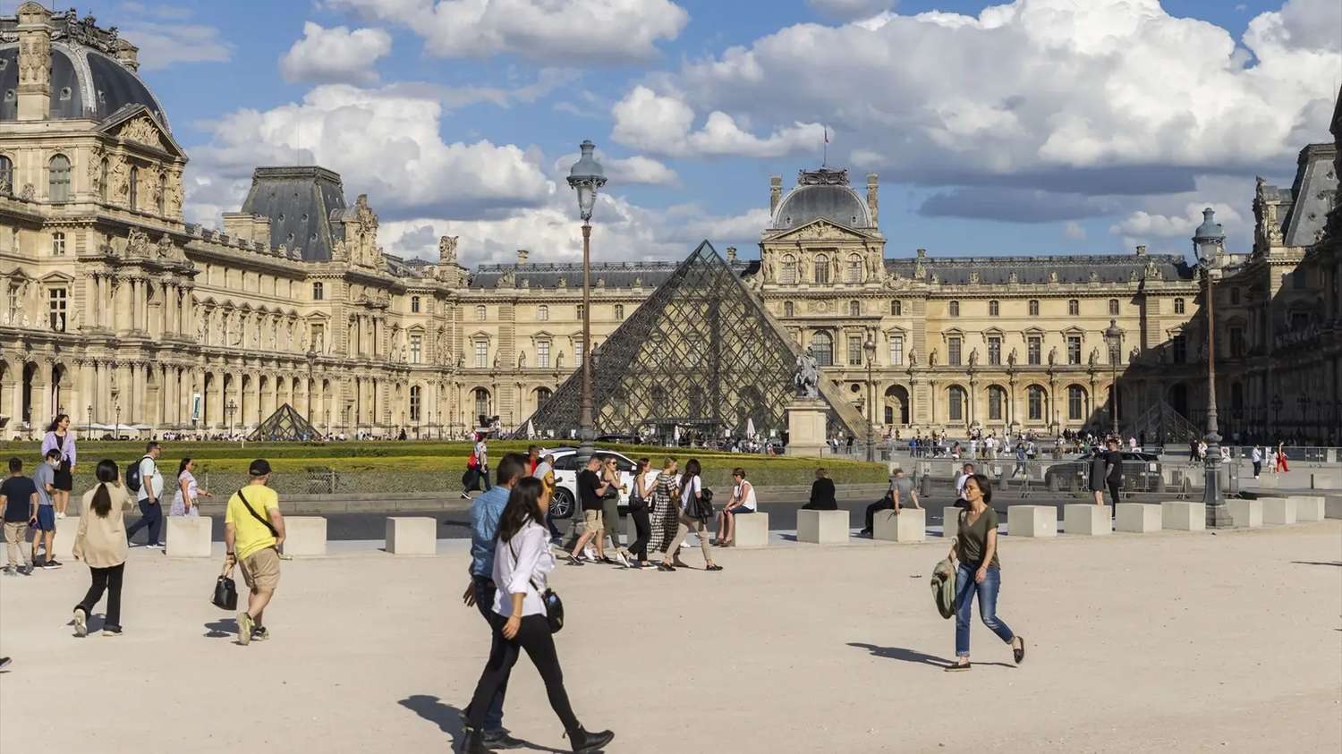 Francia, bajo alerta: evacuaron el museo del Louvre por temor a un atentado