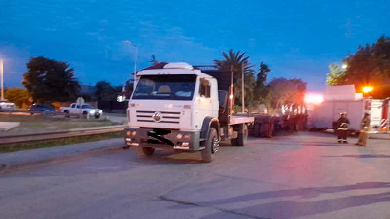 Accidente fatal en Entre Ríos: un motociclista murió al chocar contra la parte trasera del acoplado de un camión