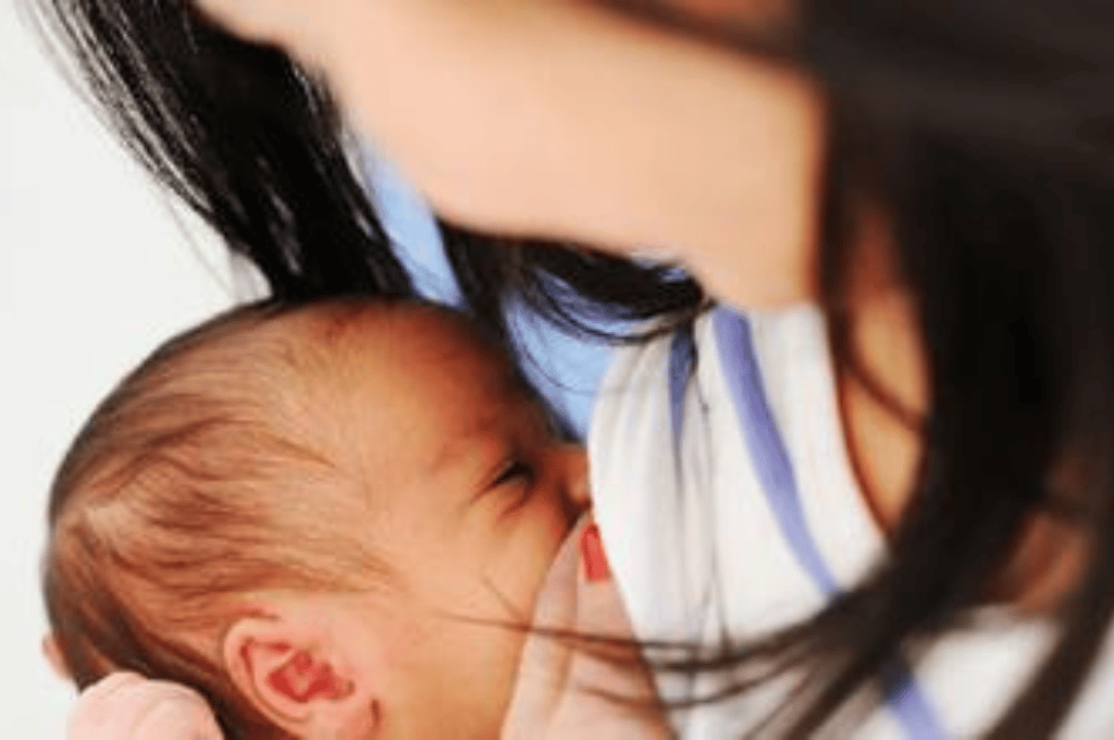 Ushuaia: una mujer denunció que no le permitieron amamantar a su bebé de 5 meses en el aeropuerto