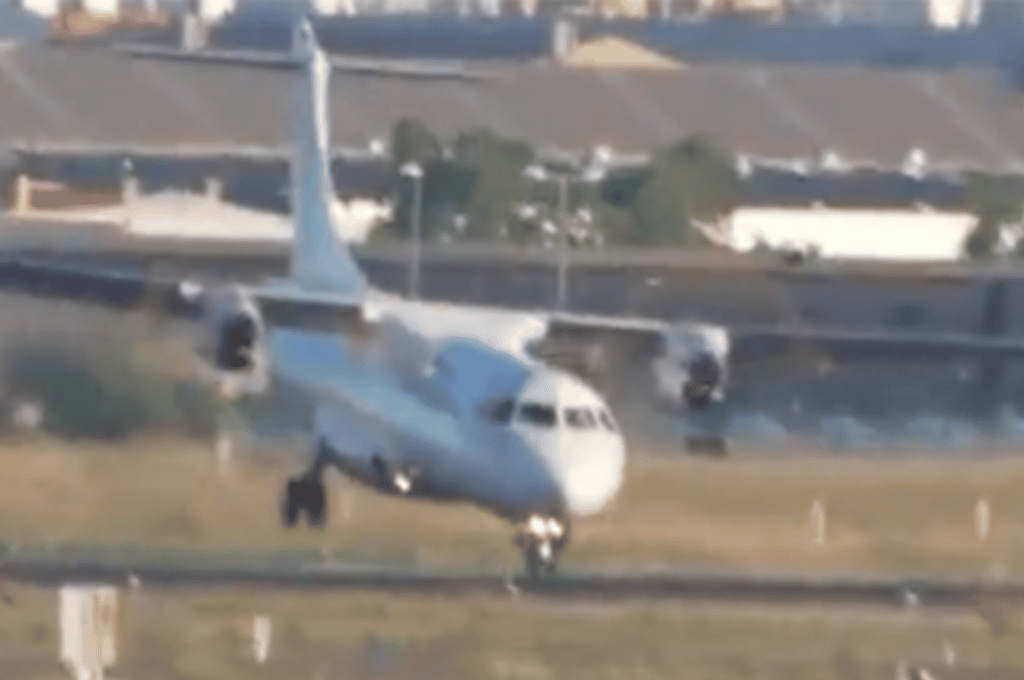 Emergencia en el aire: un piloto tuvo que abortar un aterrizaje por fuertes vientos y salvó la vida de 112 pasajeros
