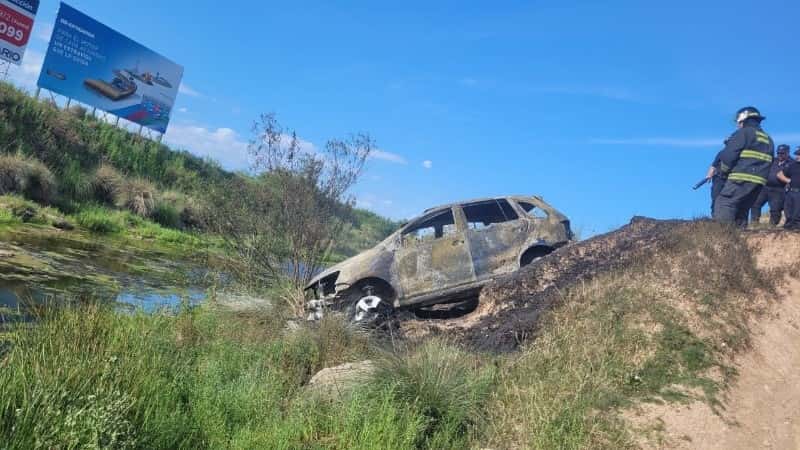 Autopista Rosario-Córdoba: apareció un cuerpo dentro de un auto quemado