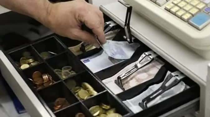 Ladrón modesto: entró a un kiosco y hurtó 1.500 pesos y 1 dólar