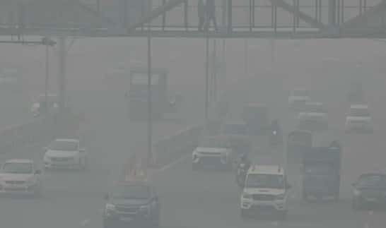 India: limitan el tránsito en la capital por contaminación atmosférica
