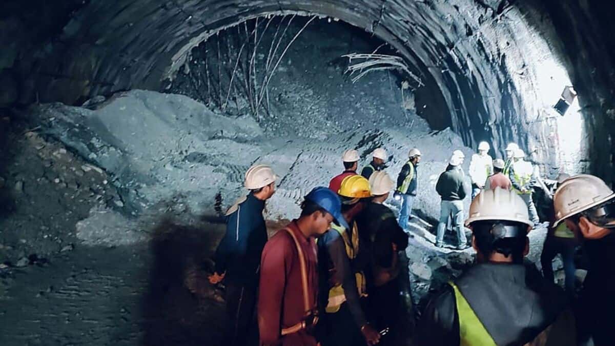 Unos 40 obreros siguen atrapados en un túnel en India: rescatistas les hicieron llegar medicamentos