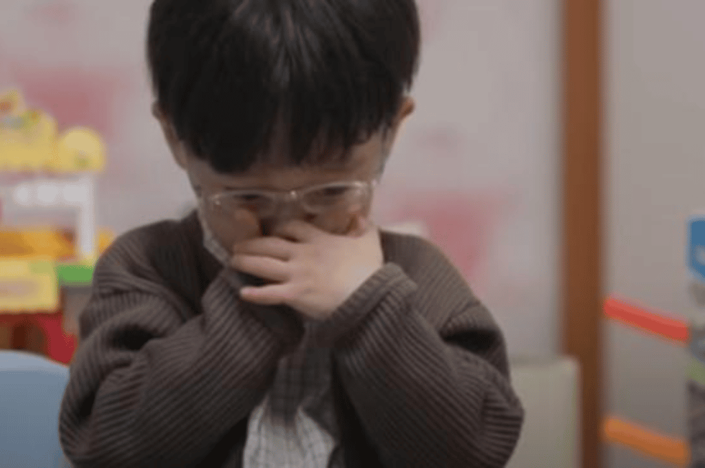 El desgarrador video de un niño coreano de 4 años conmueve al mundo: "Estoy solo en casa, nadie juega conmigo"