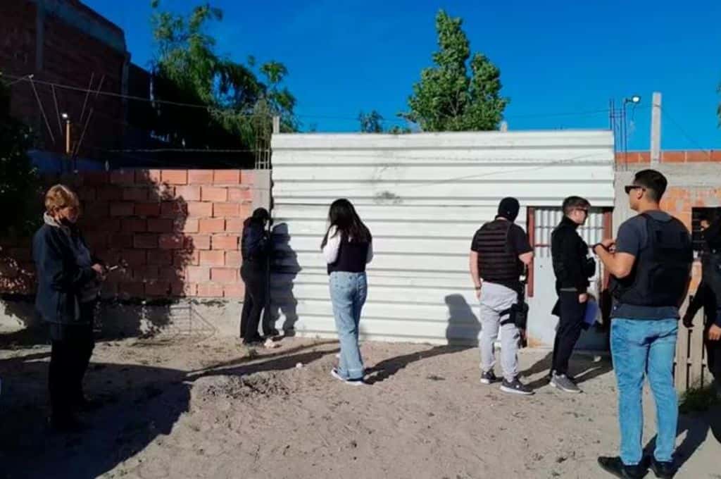 Puerto Madryn: amenazó y baleó la casa a su vecina porque el gallo no lo dejaba dormir
