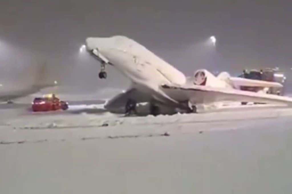 Insólito: un avión se congeló en el aeropuerto antes de despegar en Alemania