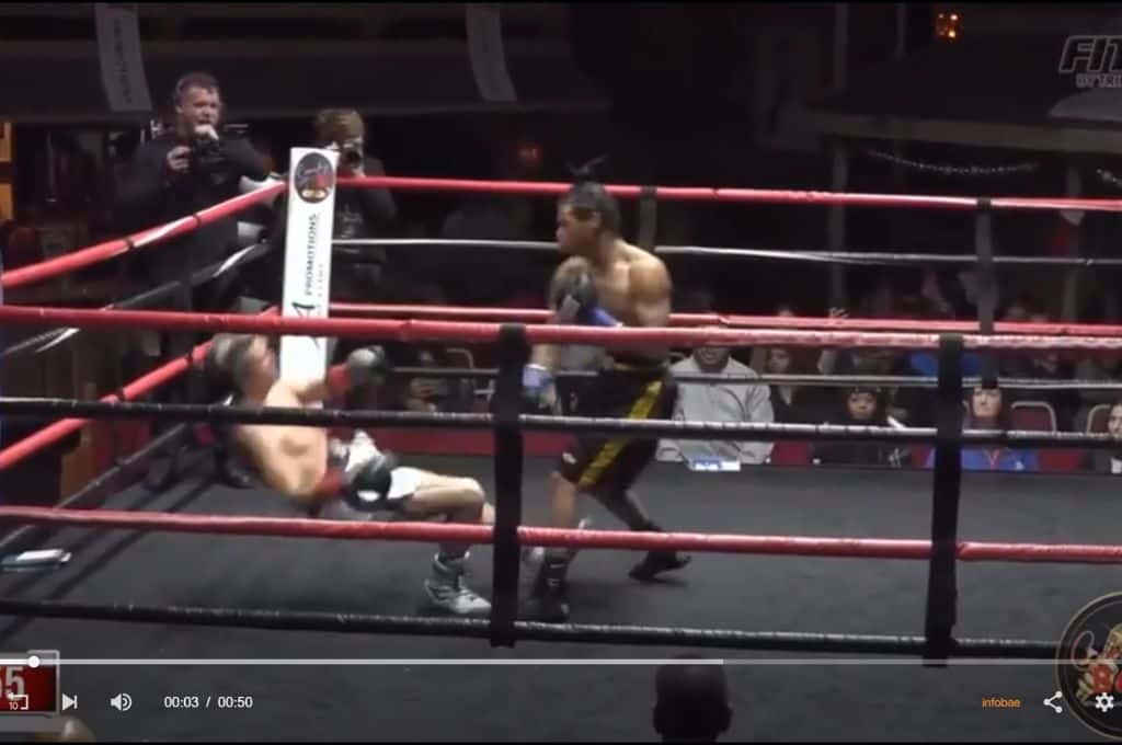 Un boxeador de 58 años debutó en el ring con uno de 23 y recibió un doloroso KO