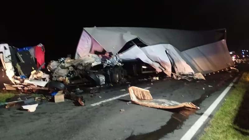 Un choque frontal entre dos camiones dejó dos muertos en Córdoba