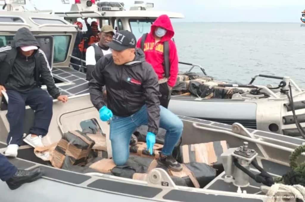 Tumarco: detuvieron a dos ecuatorianos y un colombiano con casi dos toneladas de cocaína en un narcosubmarino