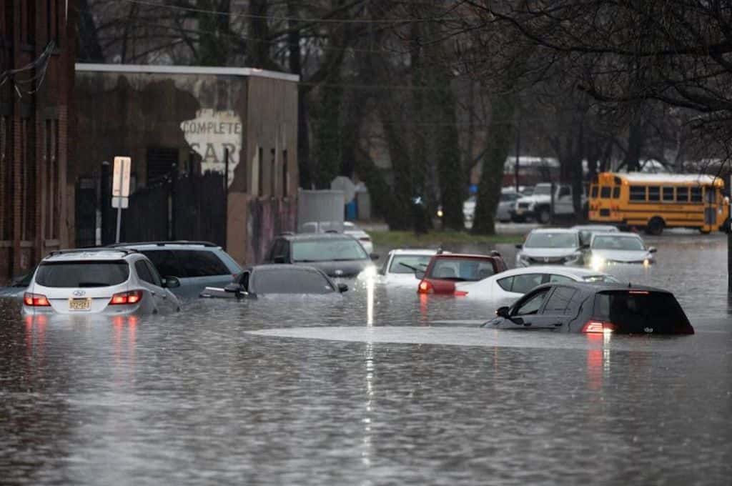 Colapso de rutas, inundaciones y al menos cinco muertos por las fuertes tormentas en Carolina del Sur y Maine