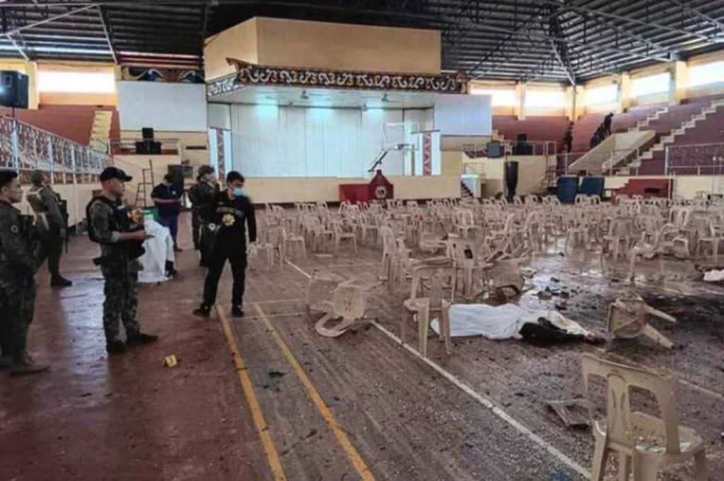Fuerte explosión durante una misa en una iglesia de Filipinas: al cuatro muertos y 50 heridos
