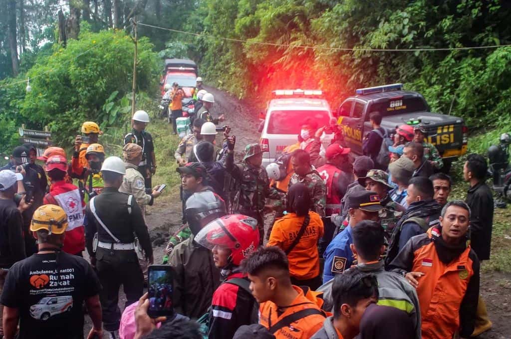 Indonesia: aumentan a 22 personas víctimas fatales tras la erupción del volcán Merapi