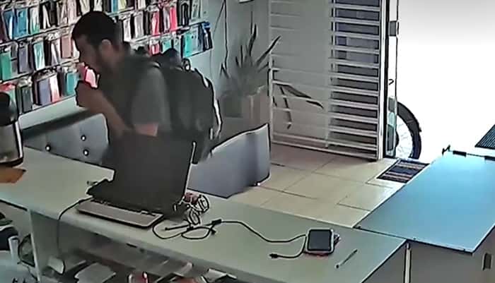Video: un delincuente armado asaltó un local de celulares y antes de huir se tomó un tereré