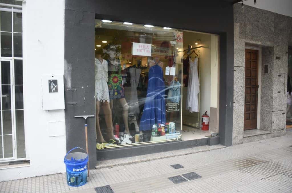 Santa Fe: vandalizaron un local de ropa a metros de la peatonal San Martín