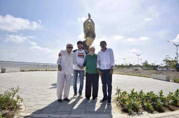 Colombia: inauguraron "el monumento a Shakira"
