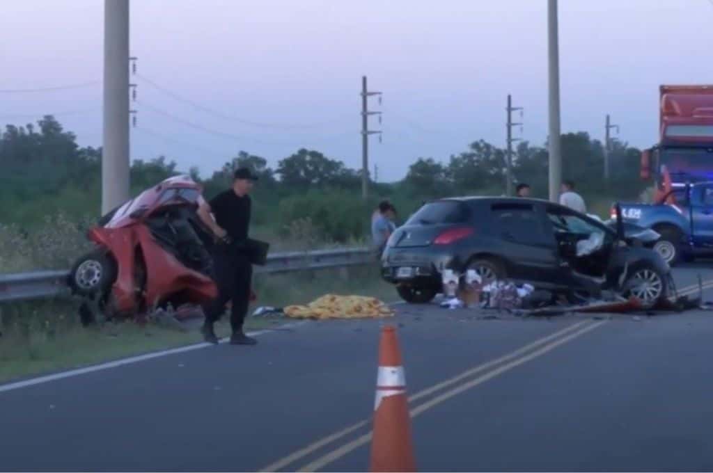 Accidente fatal en ruta 14: un muerto y dos heridos tras un choque frontal entre dos automóviles