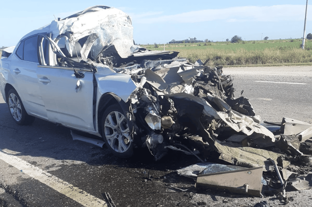Choque fatal en ruta 34: un camión destruyó un auto y se dio a la fuga
