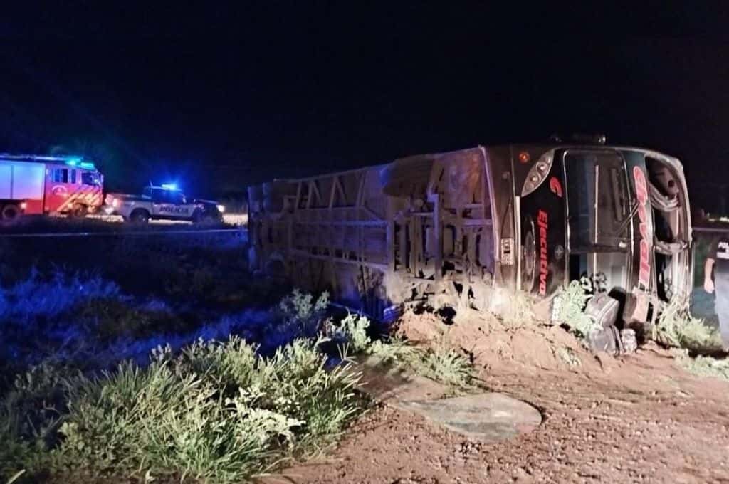 Fatal vuelco en Las Higueras: murió una mujer y hay 24 heridos