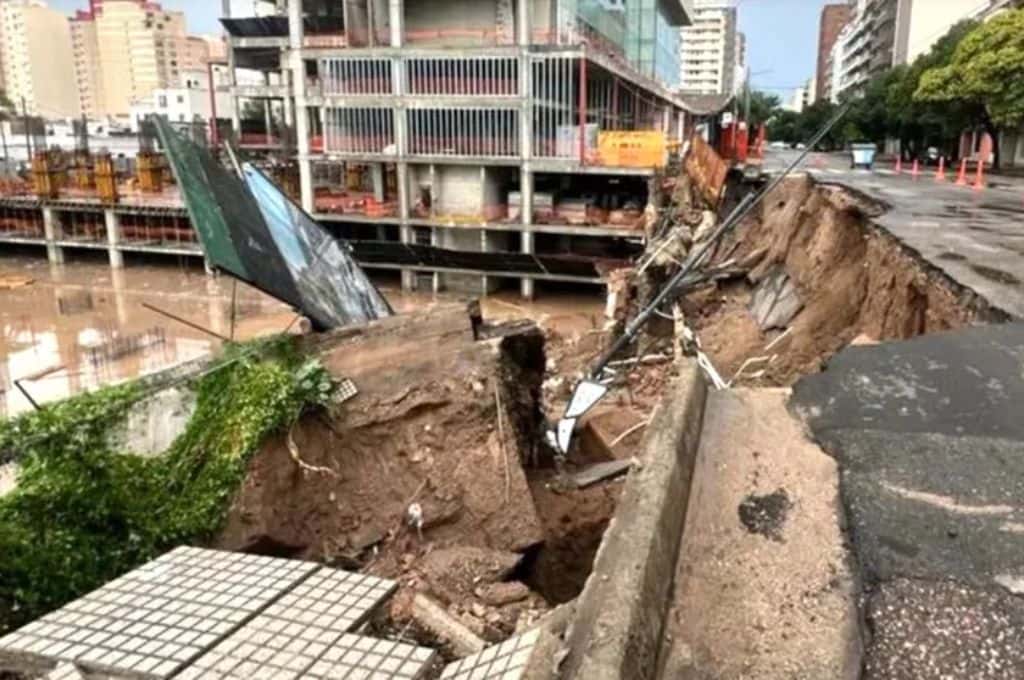 Fuerte temporal en Córdoba capital y sus alrededores: granizo, inundaciones, destrozos y árboles caídos