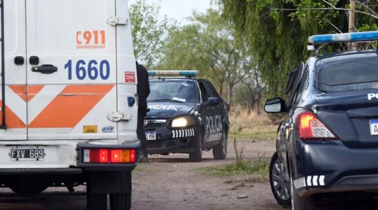 Macabro crimen en Mendoza: lo asesinaron de 15 puñaladas y abandonaron su cuerpo en un descampado