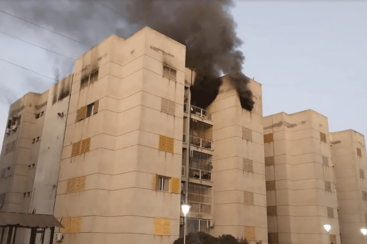 Mendoza: Evacuaron un edificio tras un incendio que afectó al 5º piso