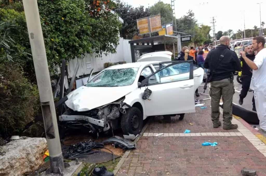 Atentado en Israel: atropelló a 18 personas y una mujer murió