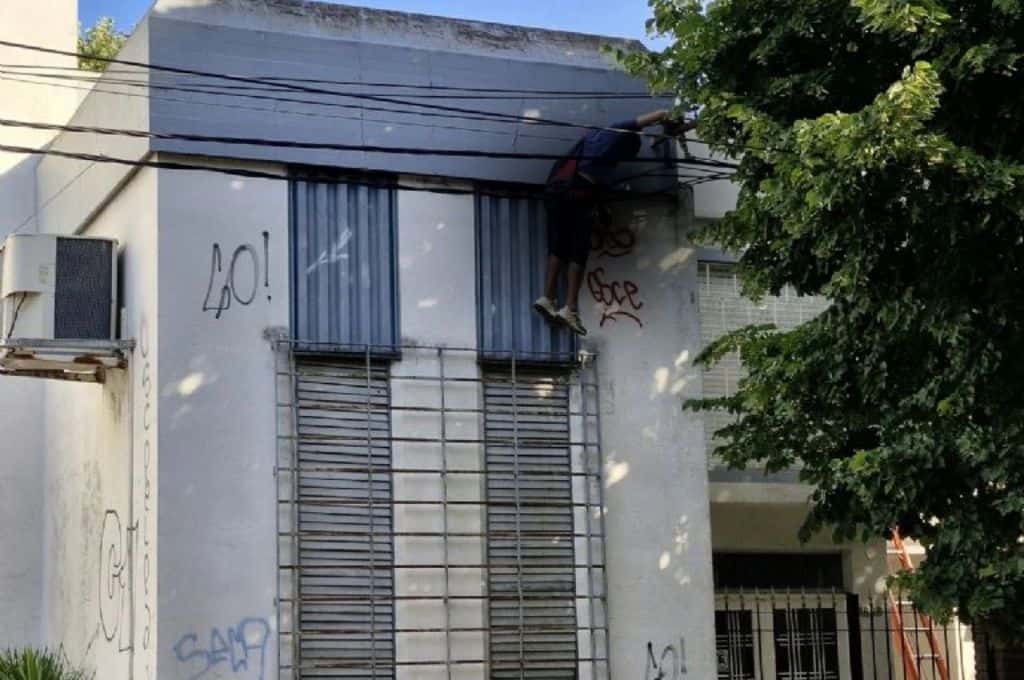 Impactante: un joven intentaba robar cables y murió tras recibir una descarga eléctrica en La Plata