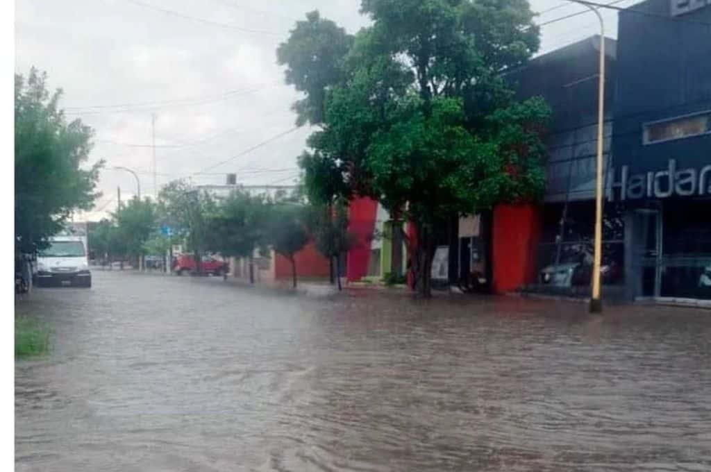 Fuerte temporal con lluvias provocó inundaciones en Vera