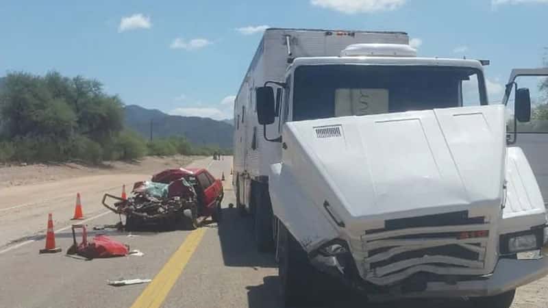 Tragedia en ruta 40: una pareja murió tras chocar su auto contra un camión