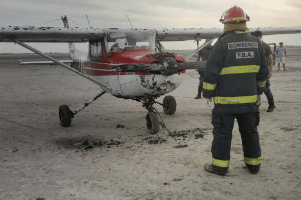Alarma: una aeronave aterrizó de emergencia en la Laguna de Gómez