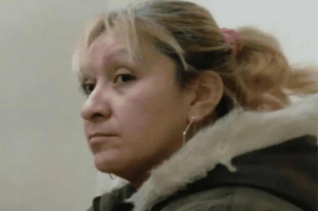 "Burdo y trucho": mujer falsificó documento para visitar a su esposo preso y terminó sobreseída