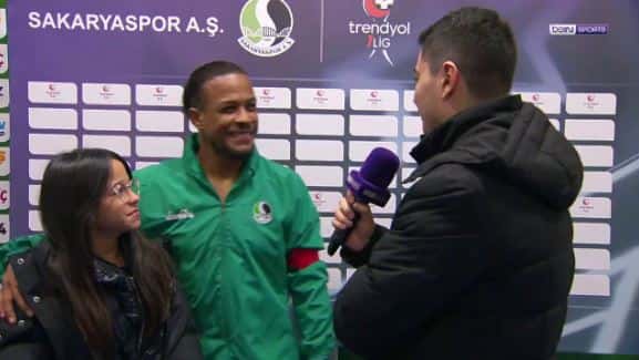 ¡Hermoso momento! La hija del futbolista Yonathan Del Valle actúa como su traductora en una entrevista