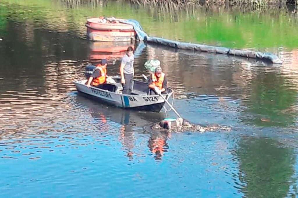 Macabro: turistas hallaron un cuerpo flotando en el Riachuelo