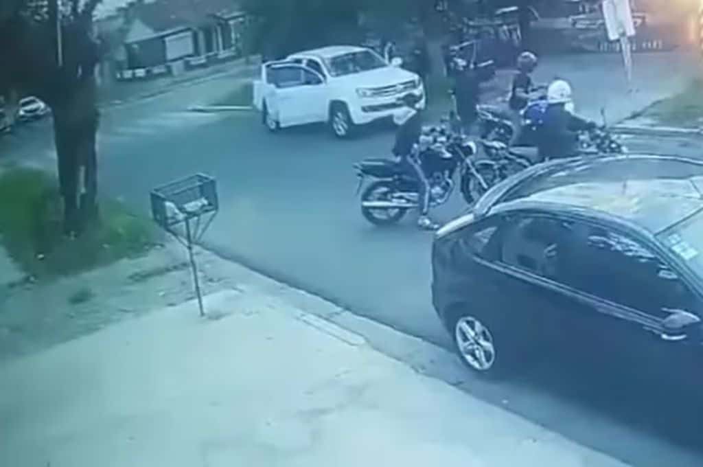 La Matanza: cinco motochorros rodearon a un hombre y a su hijo de 8 años para robarles