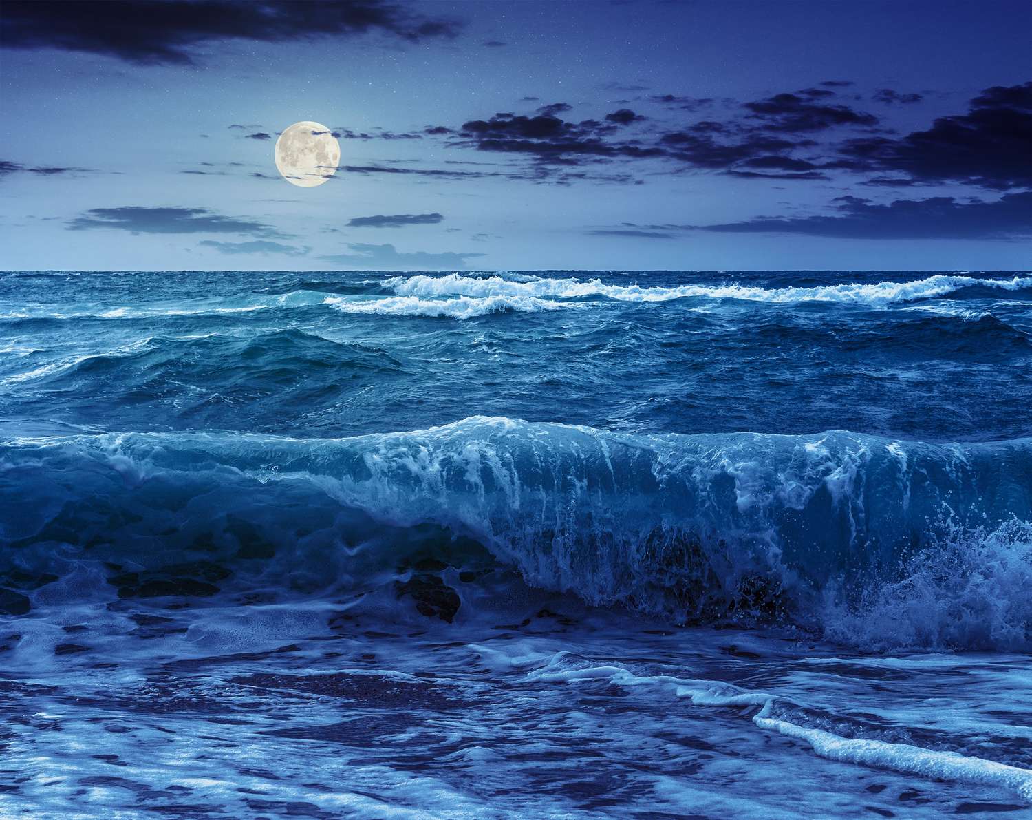 Por qué la Luna afecta el estado del mar provocando mareas altas y bajas