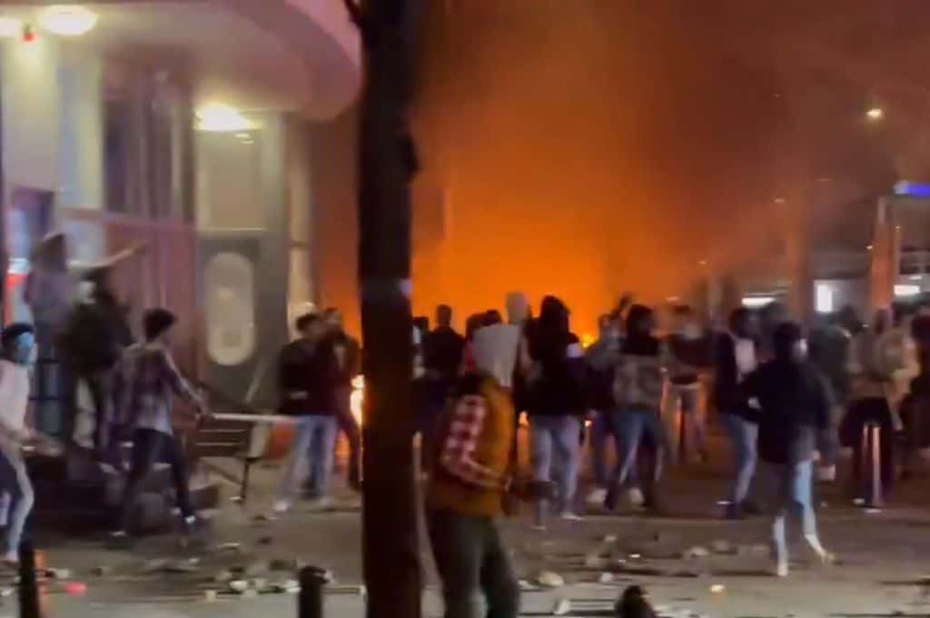 Inmigrantes provocaron importantes disturbios masivos en La Haya, Países Bajos