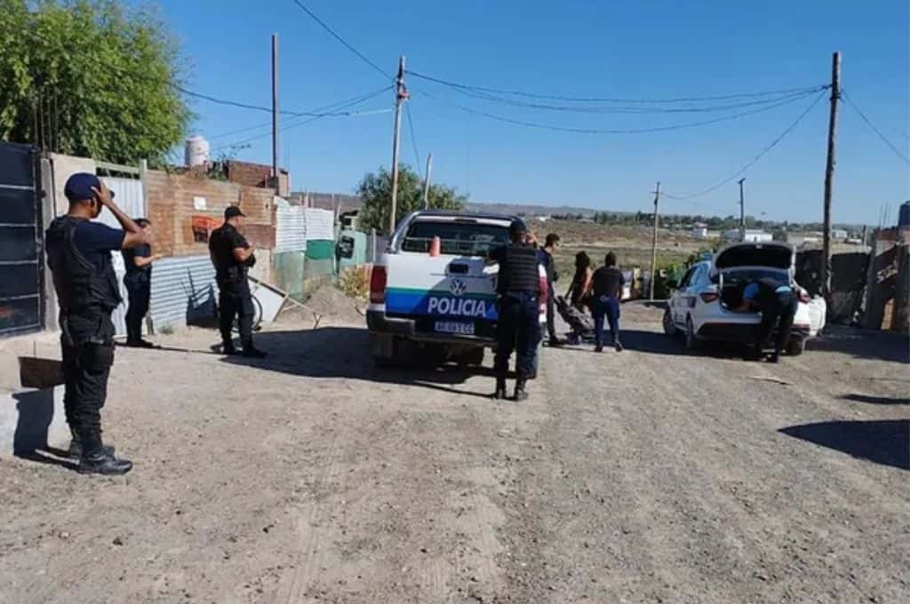 Puerto Madryn: golpeó a su pareja, huyó y lo hallaron escondido en un invernadero de marihuana